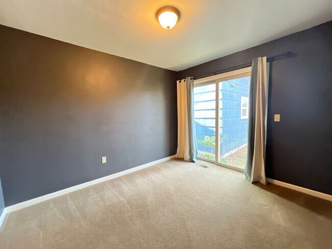 Building Photo - 4643 NE 38th Ave