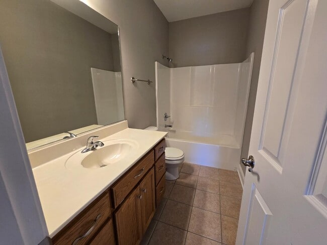 Building Photo - 716 Cobblestone Dr
