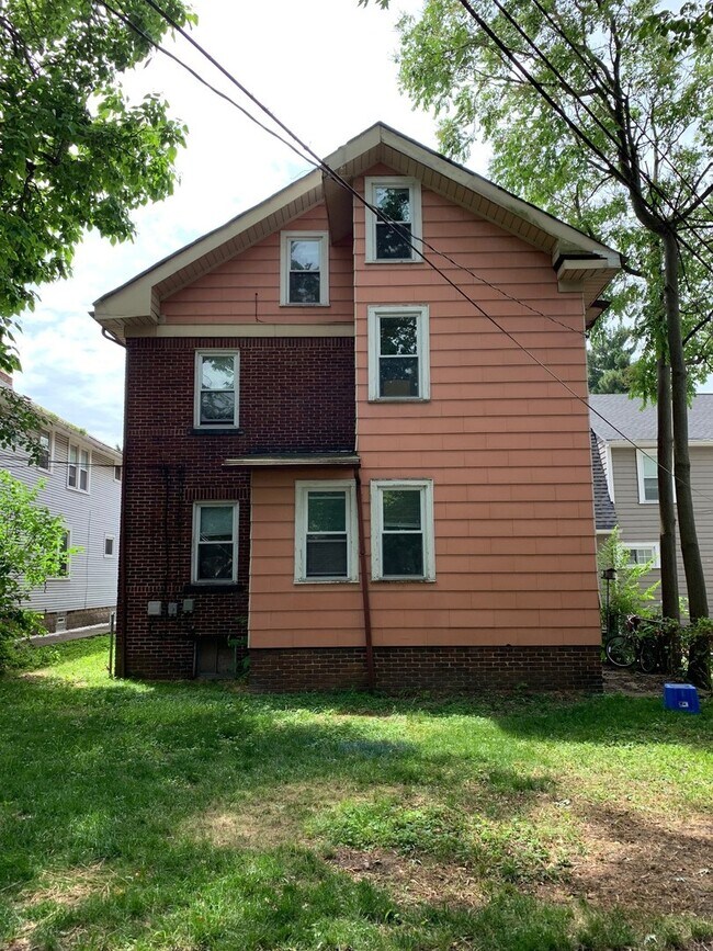 Building Photo - 176 Clinton St