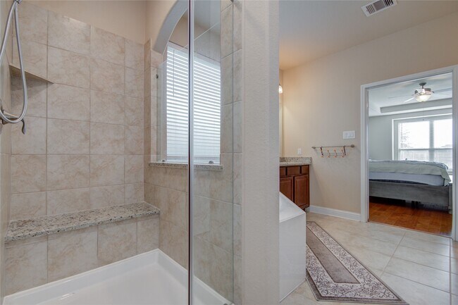 Building Photo - 12902 Oak Fls Dr