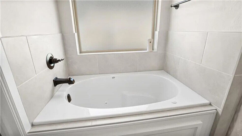 Building Photo - 4300 Palmetto Trail