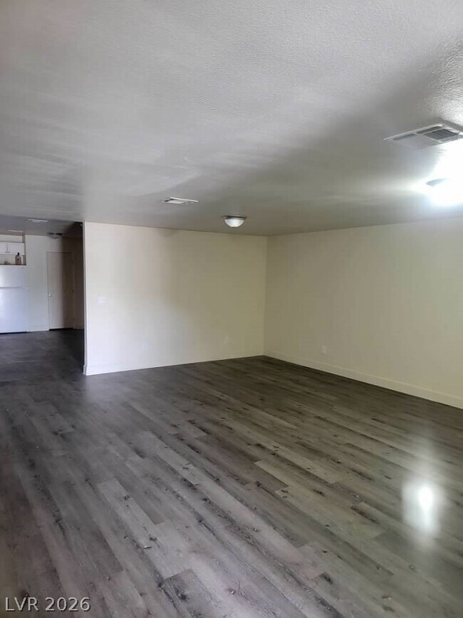 Building Photo - 3412 Townhouse Dr