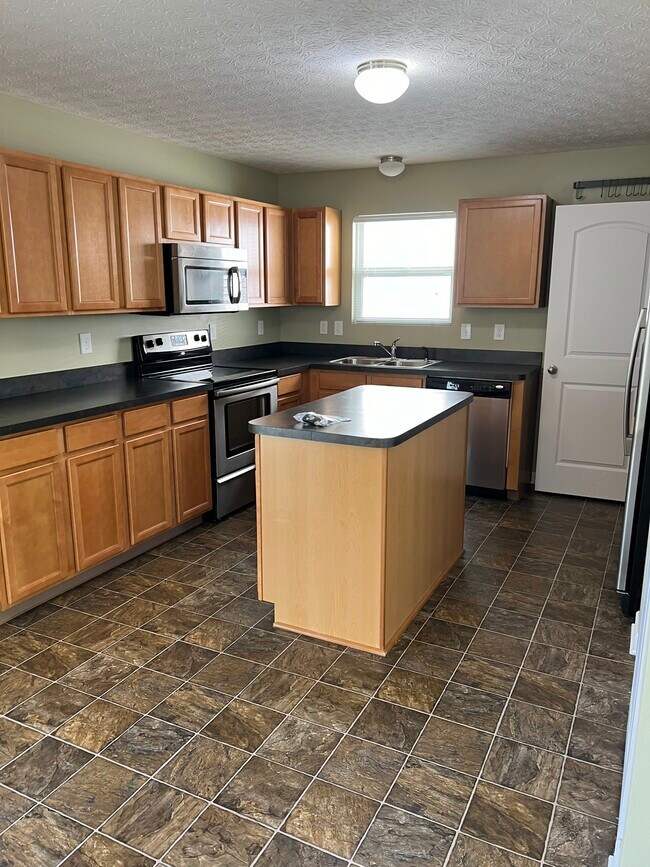 Kitchen - 5537 Goose Falls Dr