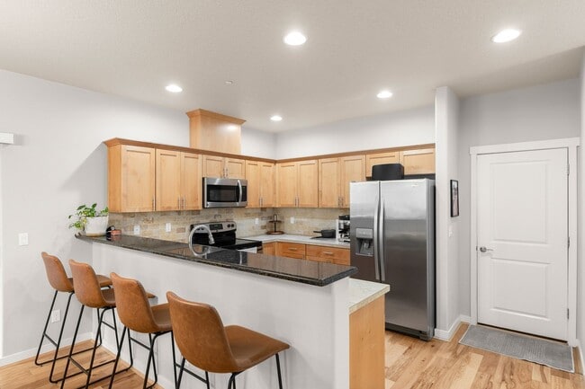 Building Photo - 3 bed/2.5 bath home in the Wonderful Ville...