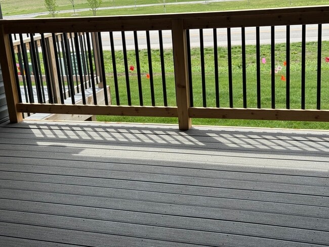 Building Photo - Walkout ranch townhome with 2 stall garage...