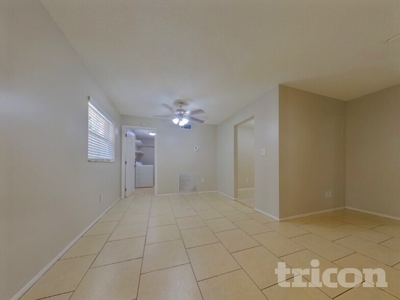 Building Photo - 1525 Guinevere Dr