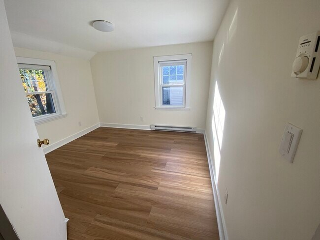 Building Photo - 16 Stonecleve Rd