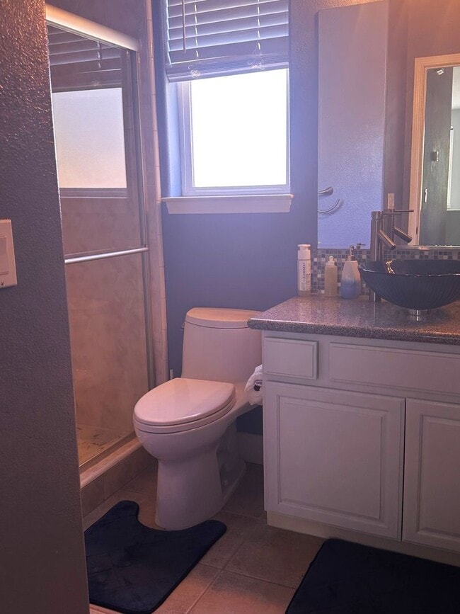 Building Photo - Beautiful Golf Course Home Located on a Cul de Sac