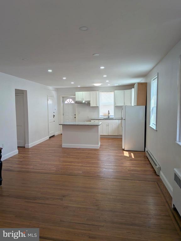 Building Photo - 7524 Whitaker Ave