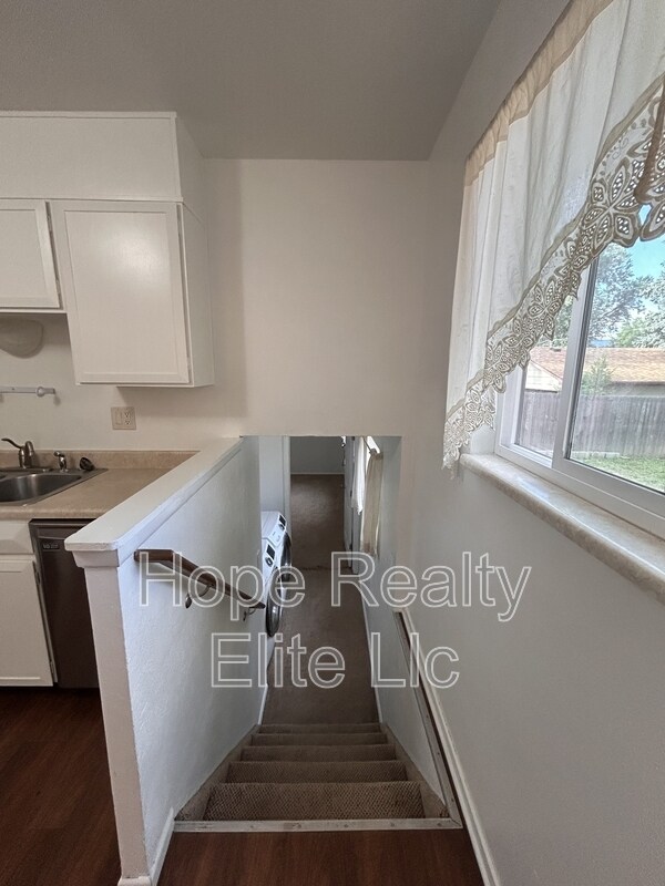Building Photo - 1106 Querida Dr