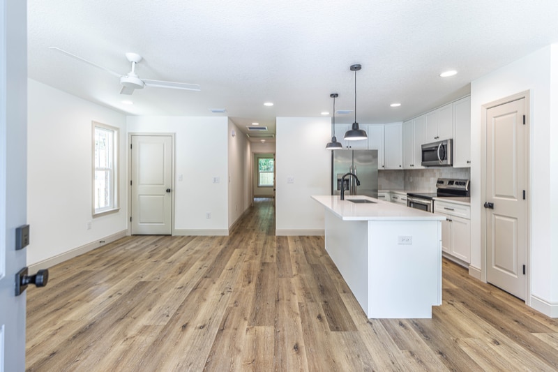 Building Photo - 454 Reeves St