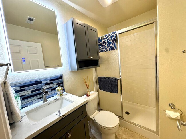 Building Photo - 2-Bed 2 bath Gig Harbor Retreat w/ Sauna & Beach Access