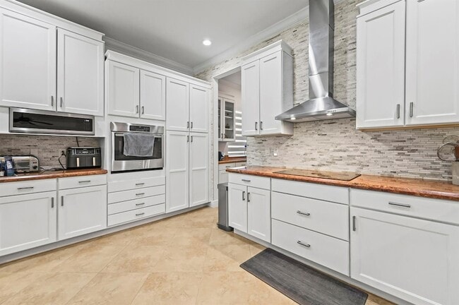 Building Photo - 2350 Bellarosa Circle