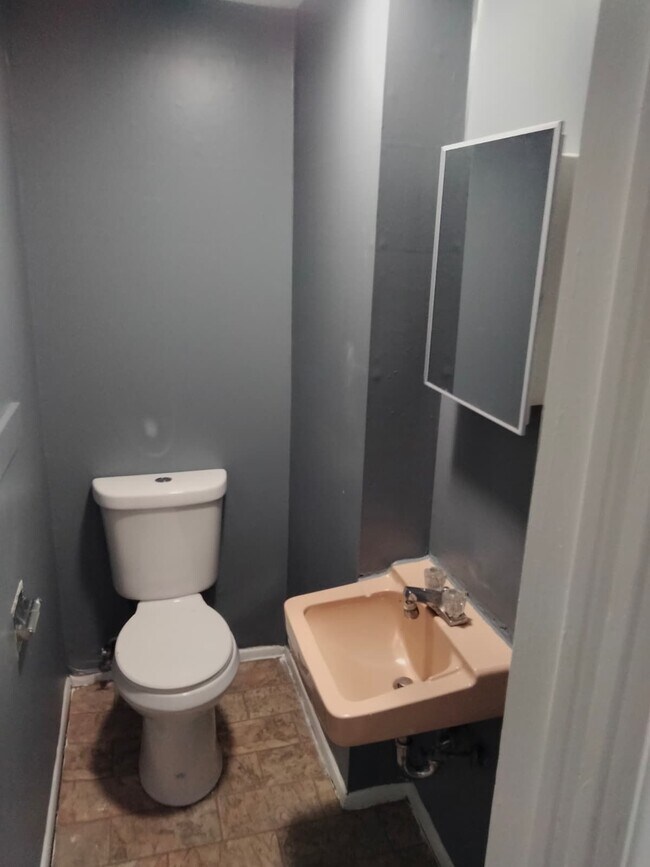 Building Photo - 226 Martin St