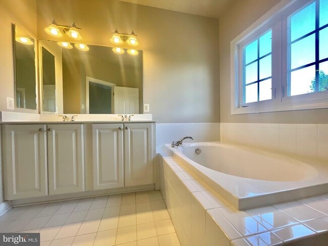 Building Photo - 3550 Tabard Ln