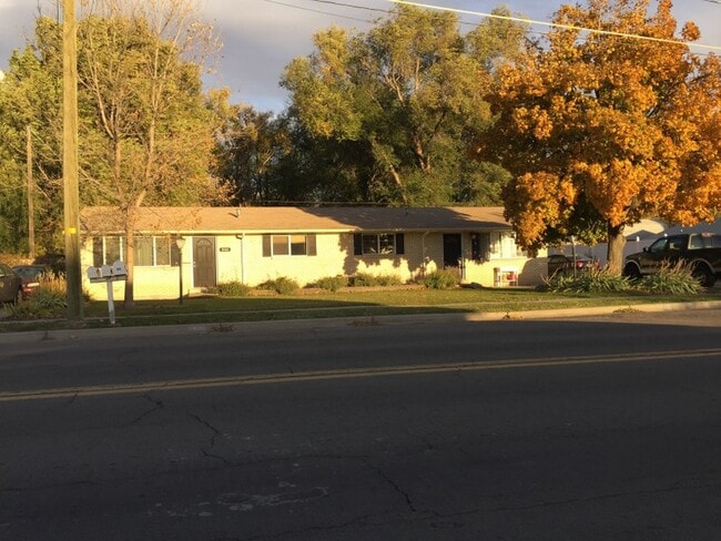 Building Photo - 440 N 300 E