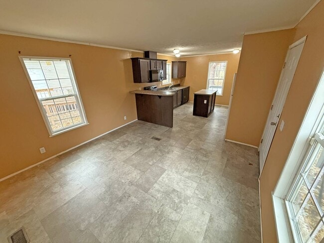 Building Photo - 2501 N Apperson Way