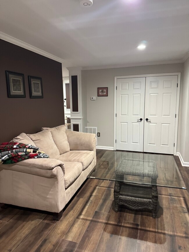 Building Photo - 2312 Azalea Dr