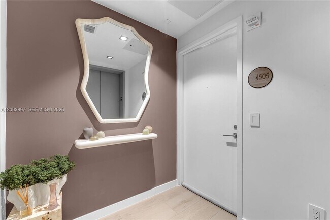 Building Photo - 650 NE 32nd St