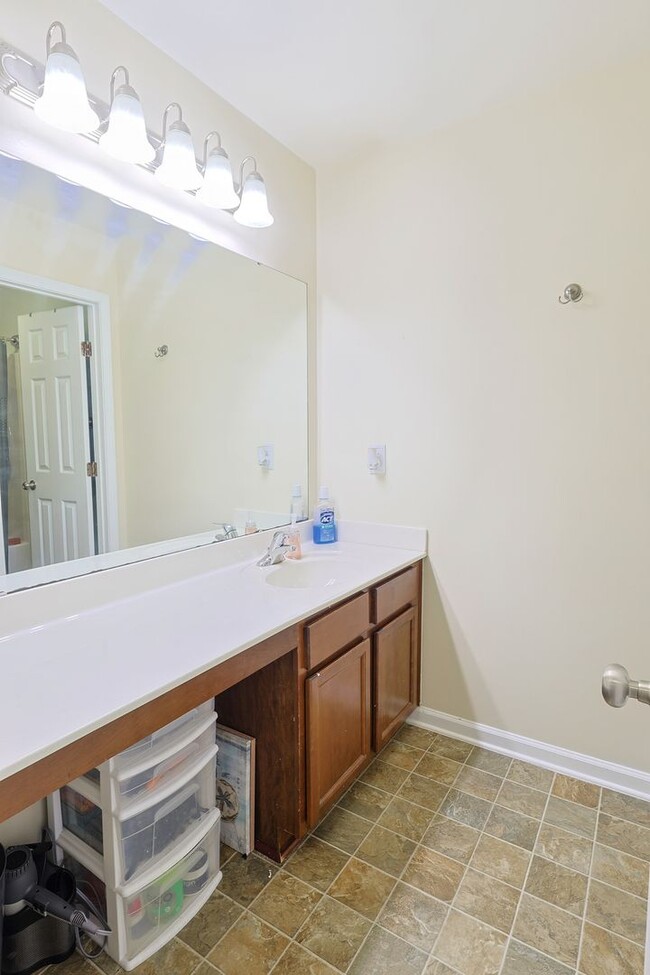 Building Photo - 363 Heathrow Dr