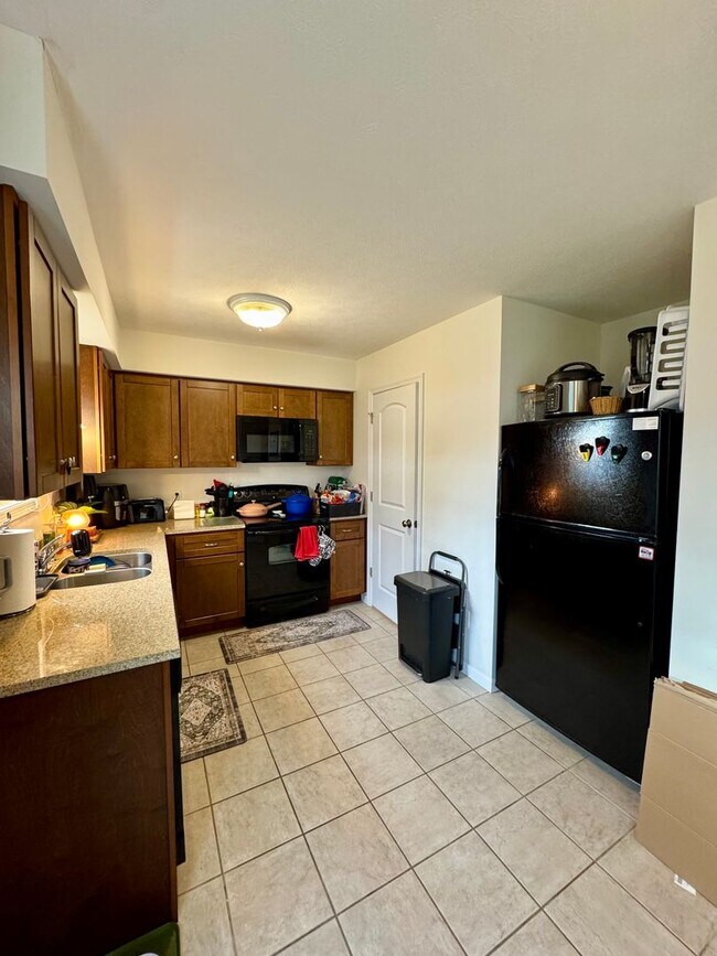 Building Photo - One Bedroom Apartment for Rent