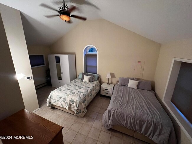 Building Photo - 499 W Park Ave