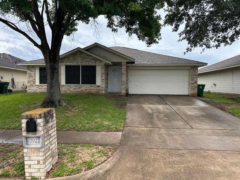 Building Photo - 10922 Cayman Mist Dr