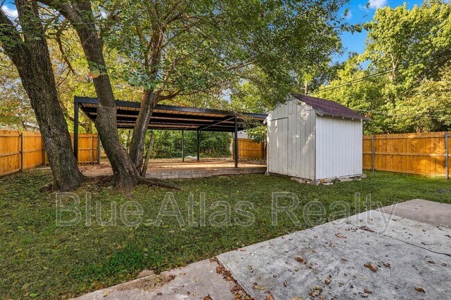 Building Photo - 116 Maple St