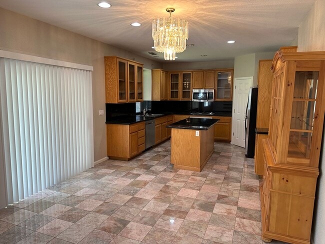 Building Photo - Beautiful 4 Bedroom 3 Full Bath Tracy Home