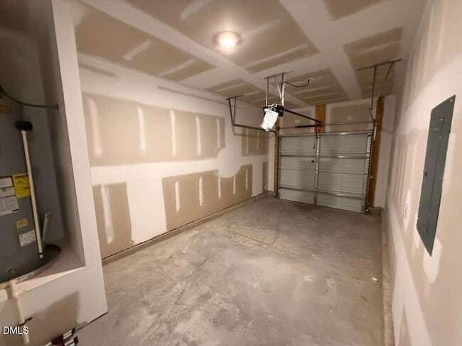 Building Photo - 417 Belgian Red Wy