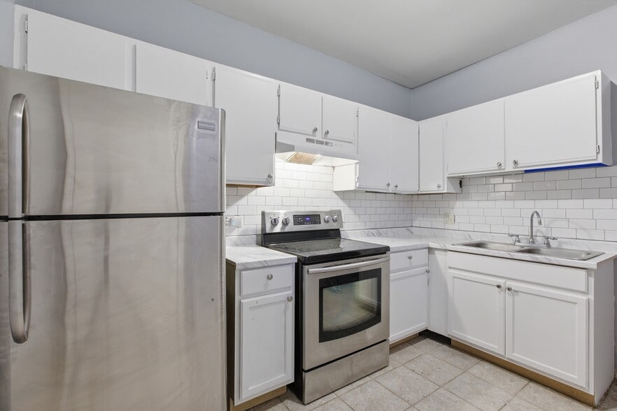 Building Photo - 235 S Lotus Ave