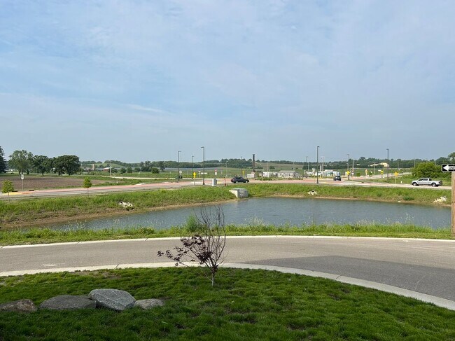 Building Photo - 2401 Wildcat Dr