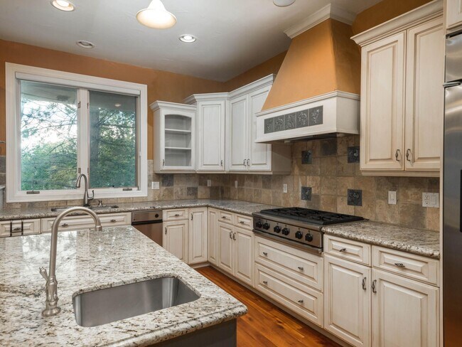 Building Photo - 9 Foxtail Cir