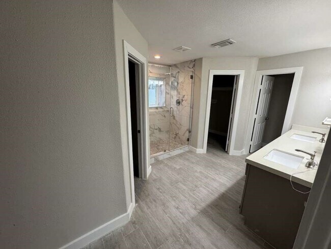 Building Photo - 529 Brandon Rd