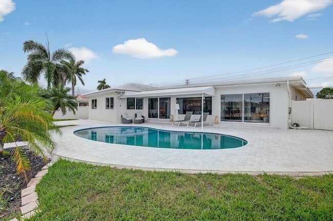 Building Photo - 2720 NE 59th St