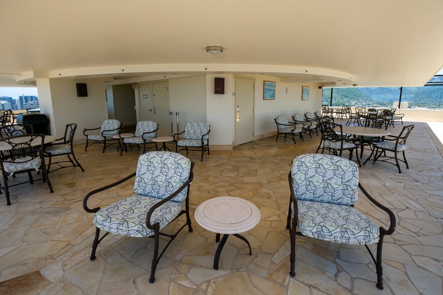 roof deck - 343 Hobron Ln