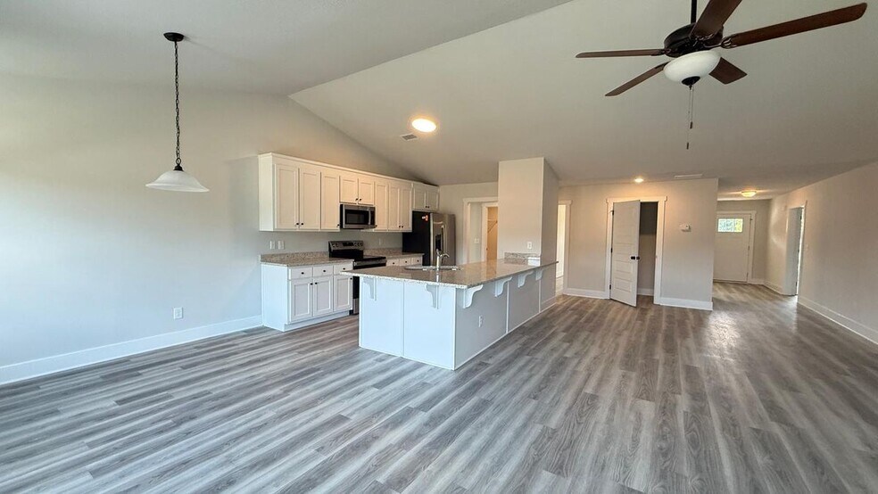 Building Photo - 209 Lake Meadows Dr