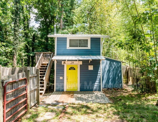 Primary Photo - 29 Ivy St N