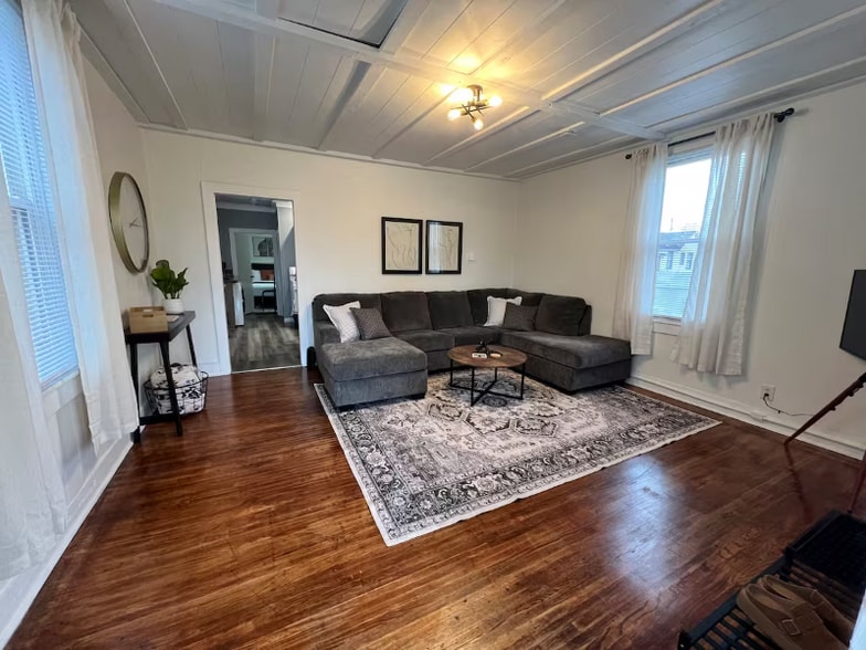 Building Photo - 1215 Eagle St