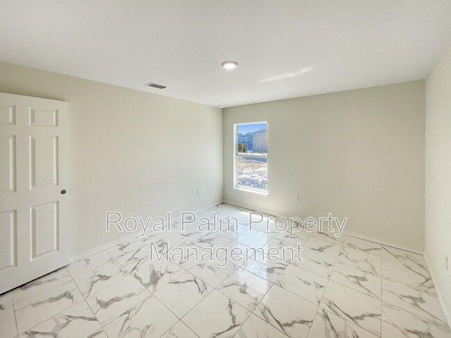 Building Photo - 122 Ivan Ave S