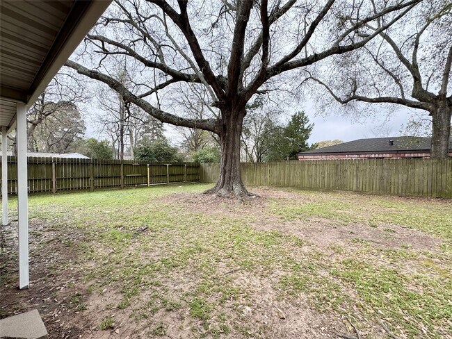 Building Photo - 2301 N Thompson St