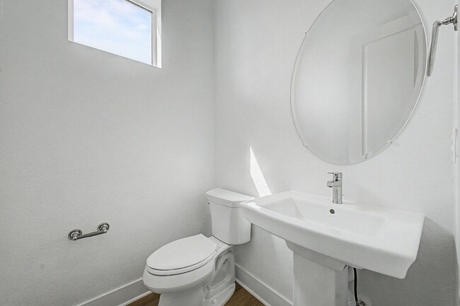 Building Photo - 689 Saddle Dr