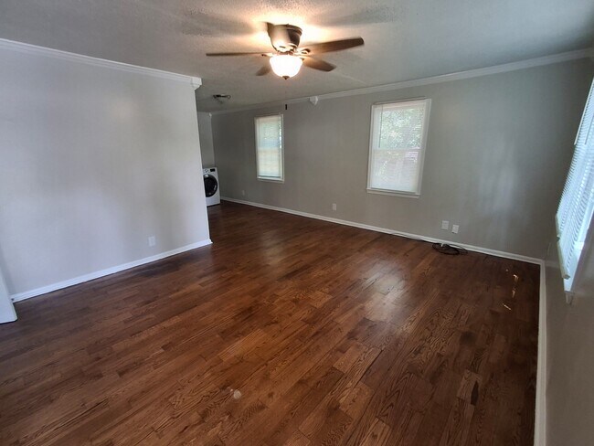 Building Photo - 825 Crestline Cir NW