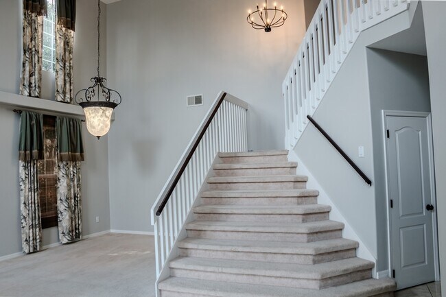 Building Photo - 1557 Amaryllis Cir