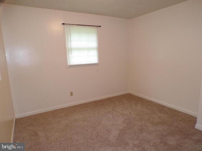 Building Photo - 111 Walnut Dr