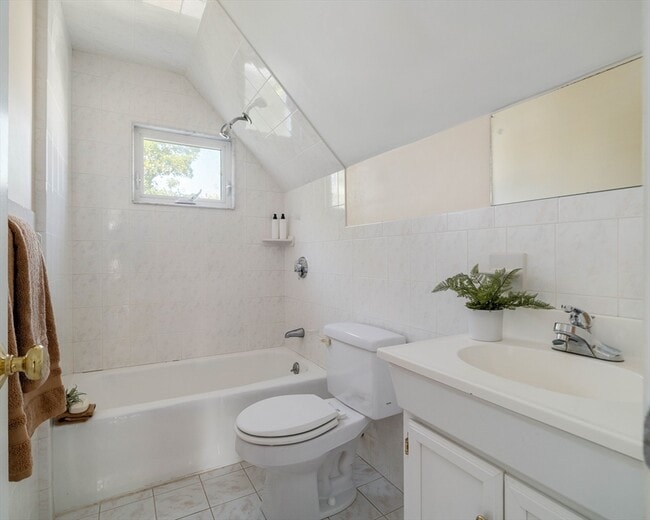 Building Photo - 87 College Ave