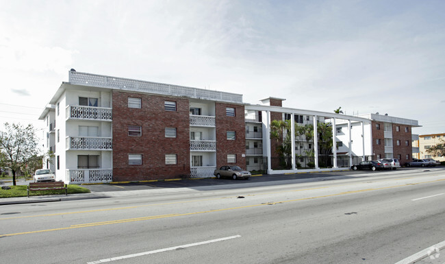 6270 W Flager St - 6270 W Flagler St