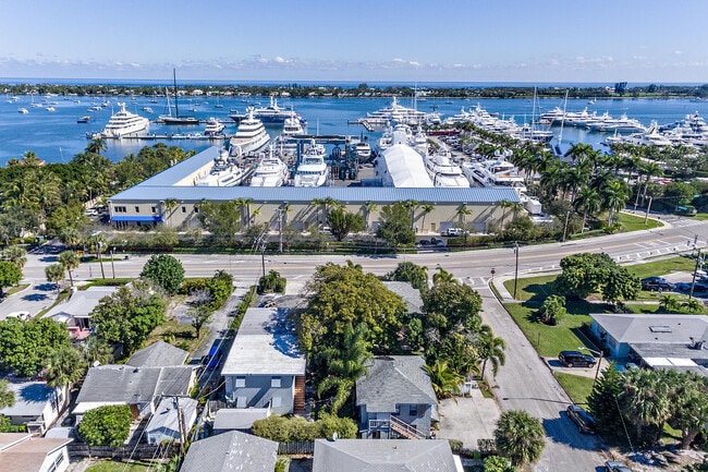 Building Photo - 4205 N Flagler Dr