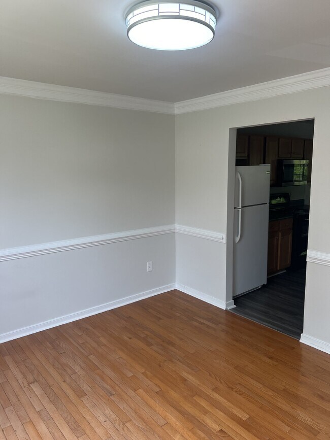 Building Photo - Spacious 6-Bedroom Home with 3 Bathrooms i...