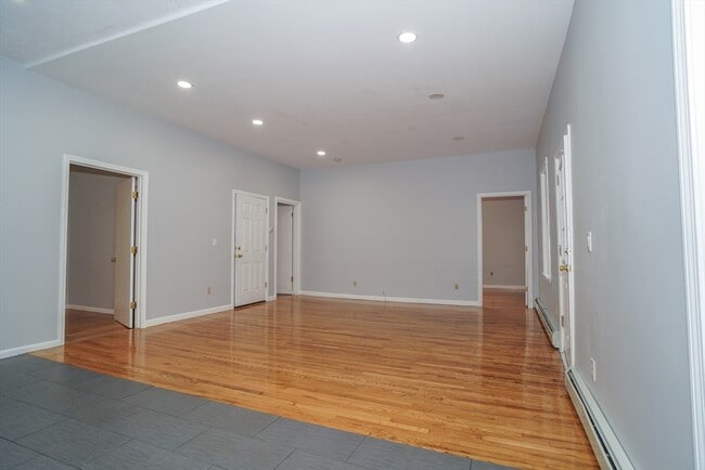 Building Photo - 48 Andover Rd